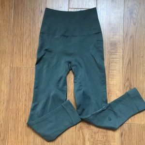 Forest green LULULEMON “ZONE IN TIGHT” 🌿🍋